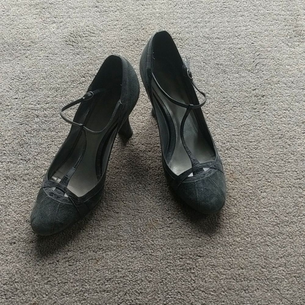 Ann Taylor LOFT 3in Black T-Strap Shoe
